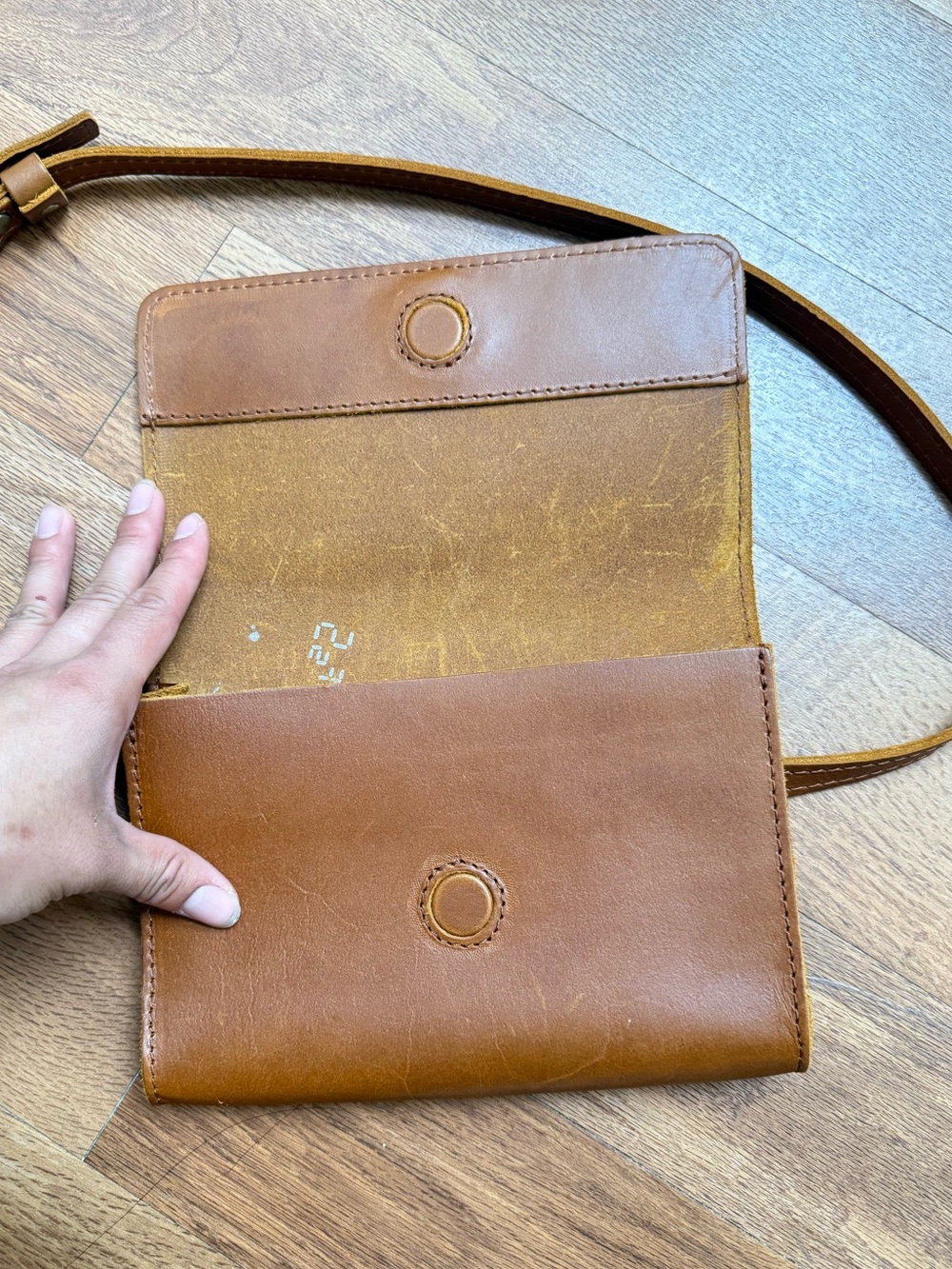 Portland Leather basic Crossbody Wallet - Picture 2 of 4